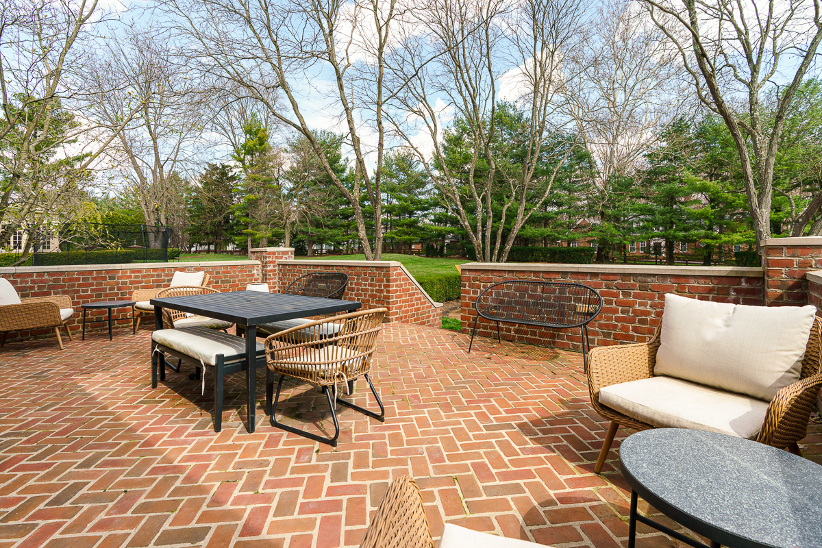 6988 Greensward Rd-12