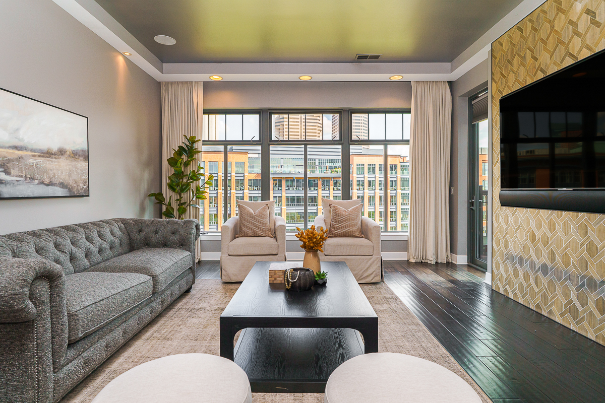 250 Daniel Burnham Sq #707-19