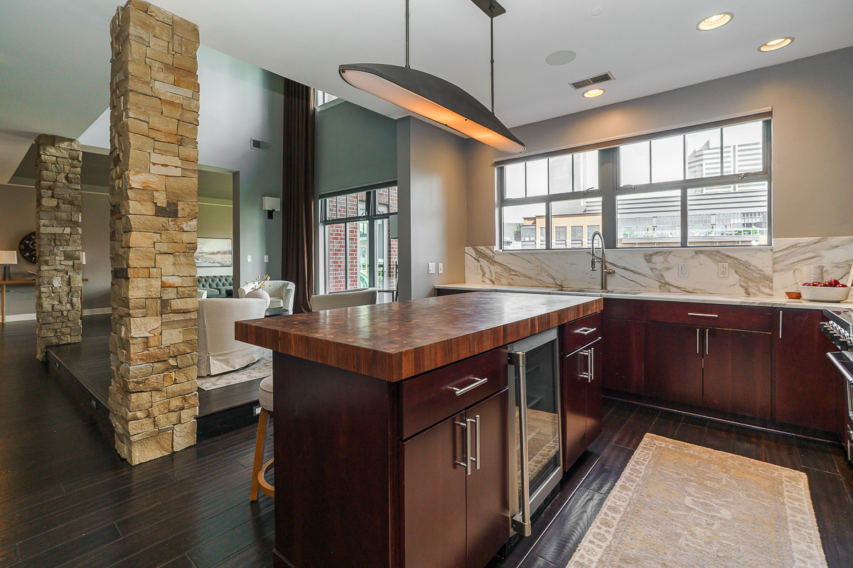 250 Daniel Burnham Sq #707-31