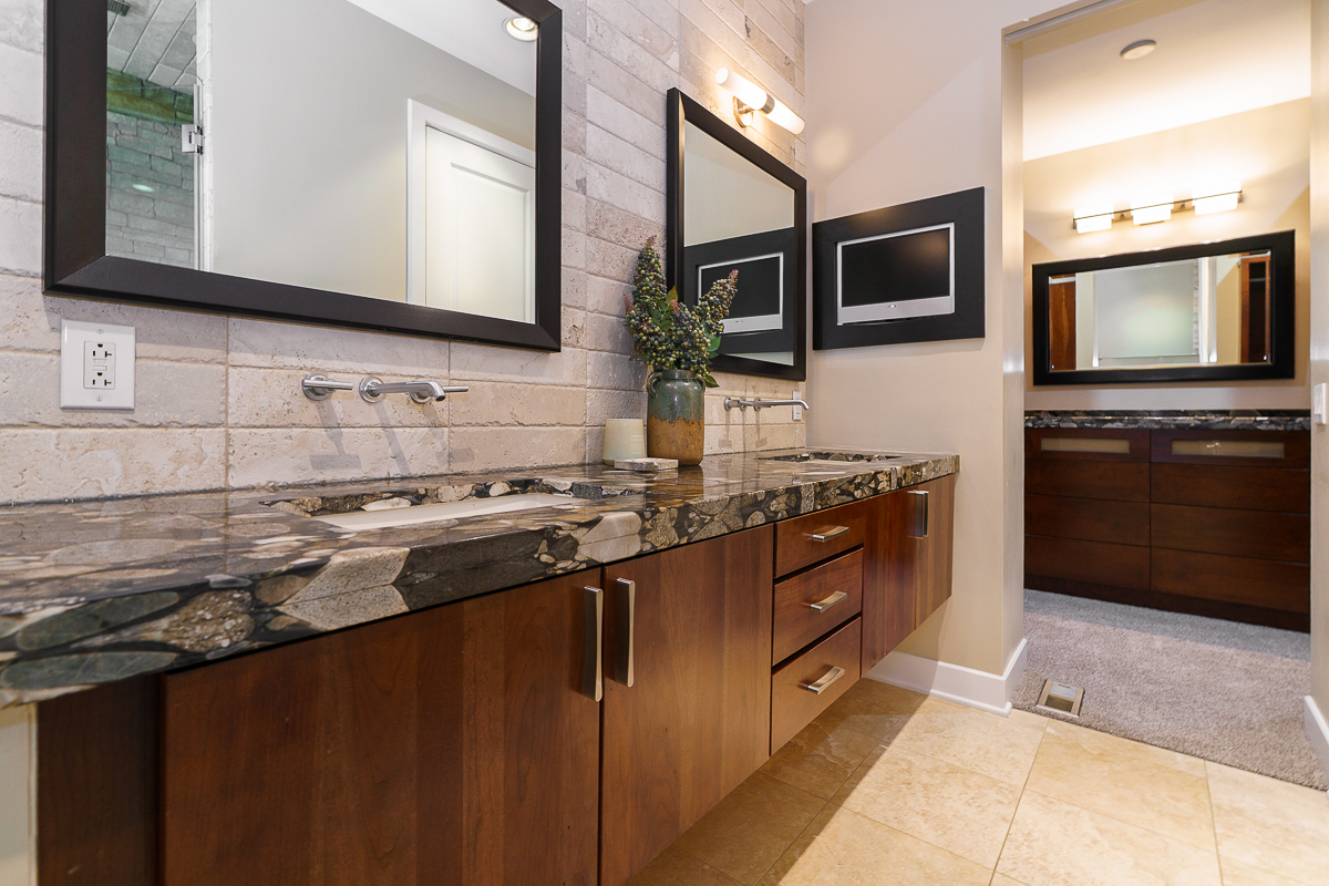 250 Daniel Burnham Sq #707-42