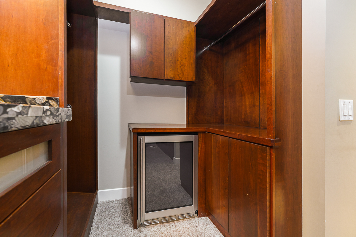 250 Daniel Burnham Sq #707-43