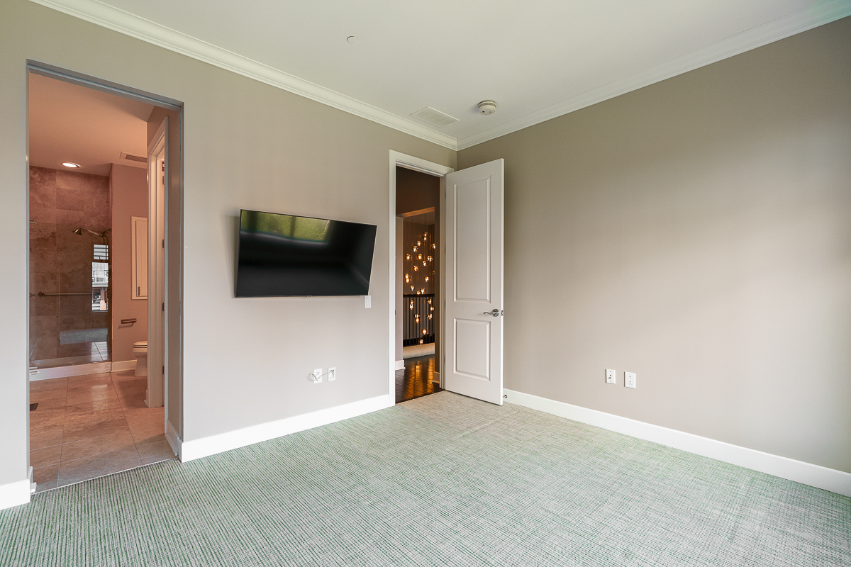 250 Daniel Burnham Sq #707-48