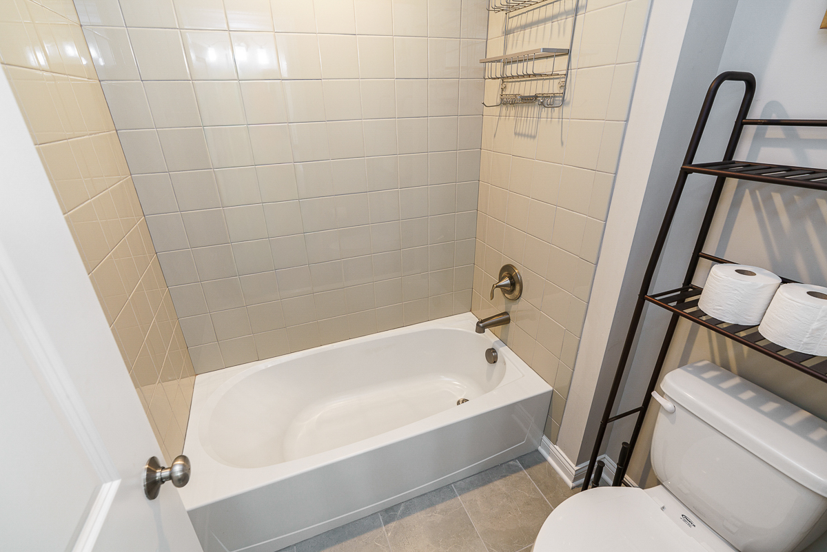 7365 Willowbush Dr-33