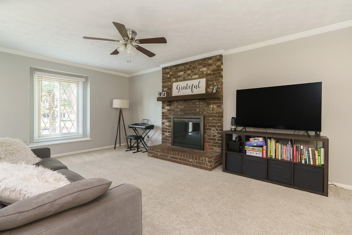 7439 Saunderlane Rd-18