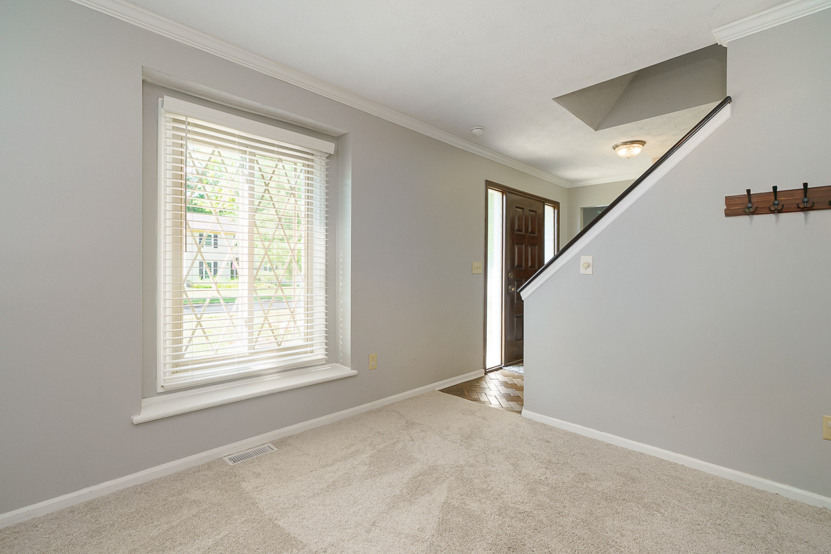 7439 Saunderlane Rd-29