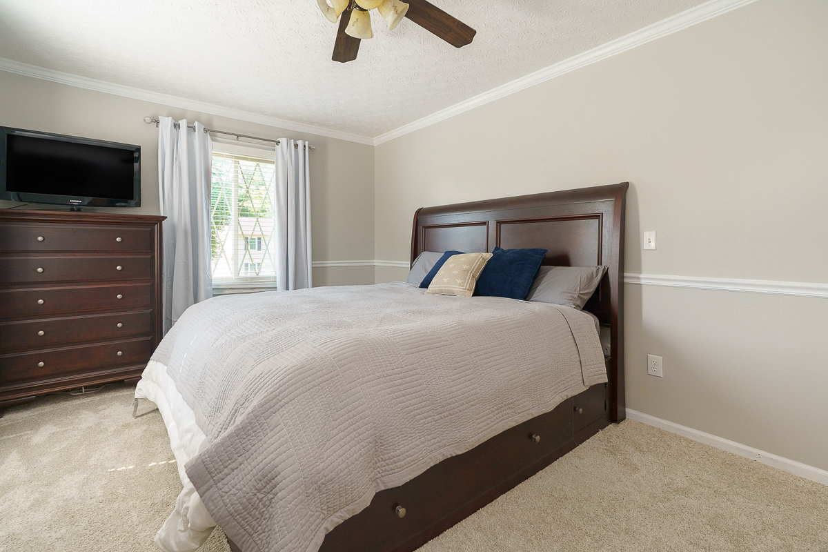 7439 Saunderlane Rd-33