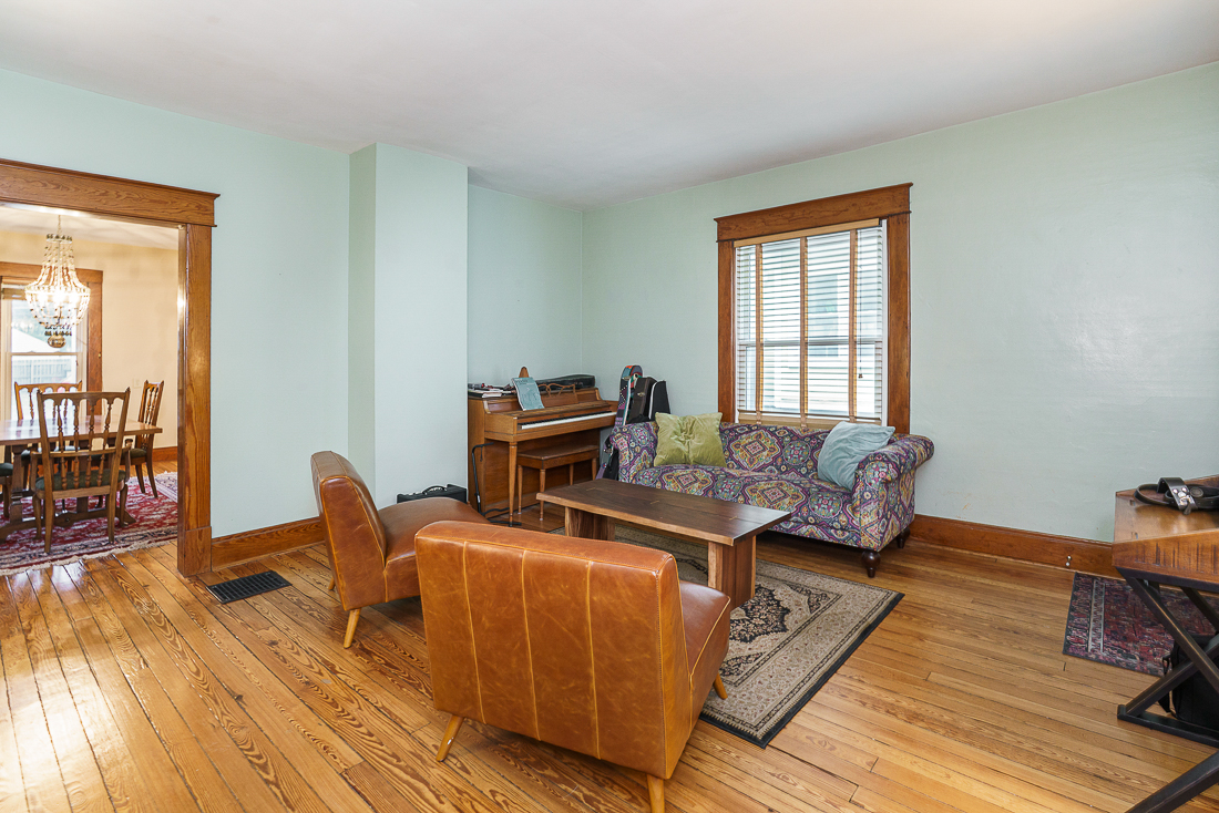 76 e Lakeview Ave-20