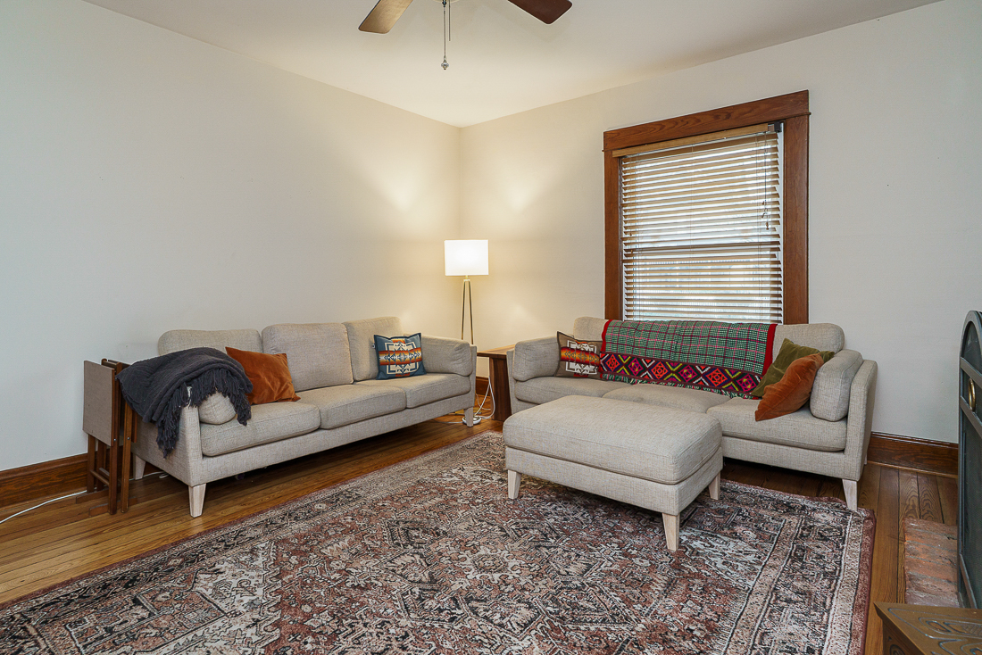 76 e Lakeview Ave-27