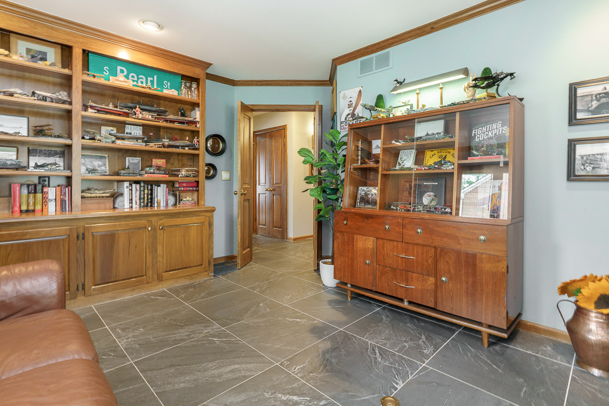 8176 Lake Bluff Ct-37