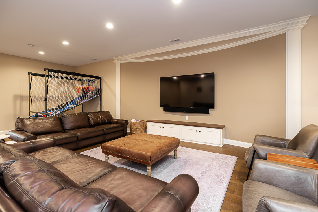 7286 Lambton Green N Interiors-1