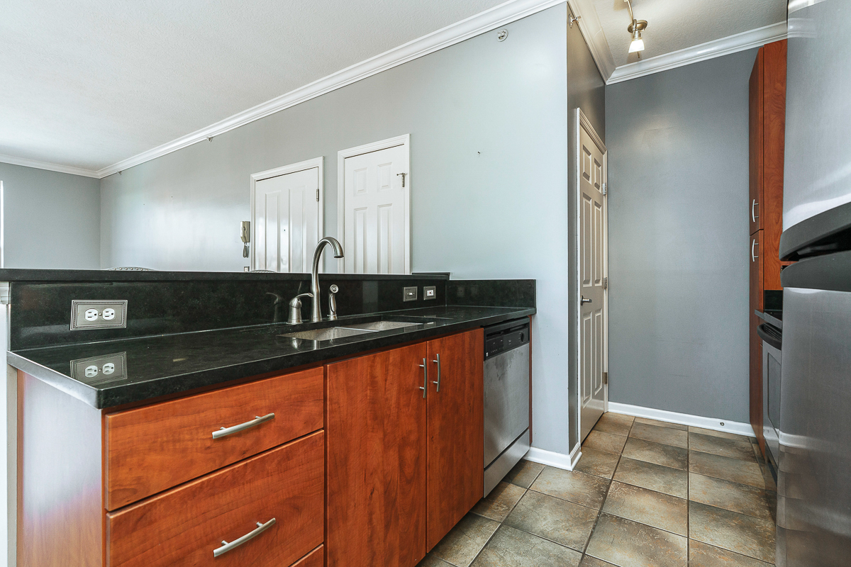 115 e Noble St #3 (20 of 39)