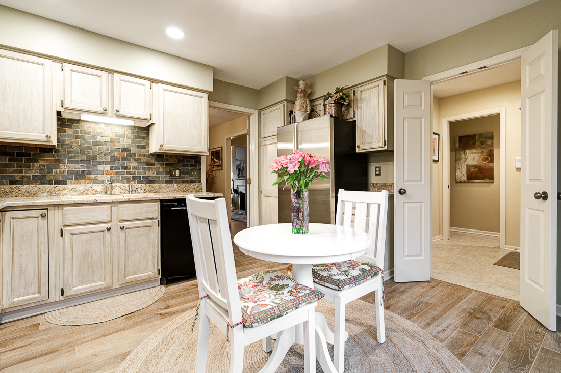 1114 Strathaven Dr North-16